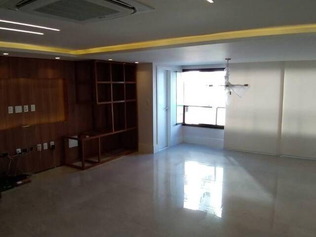Apartamento para Venda em Salvador - 2